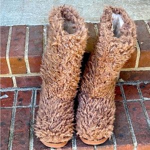 Fuzzy boots, gently loved